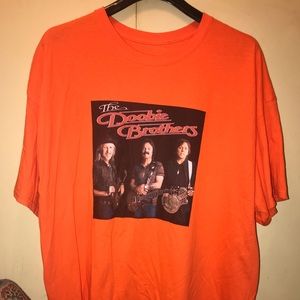 Doobie brothers Tshirt used size: 34.5 pit to pit. 28.5 top to bottom